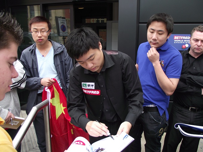 Ding Junhui 丁俊晖 Fans Snooker World Championship 2011